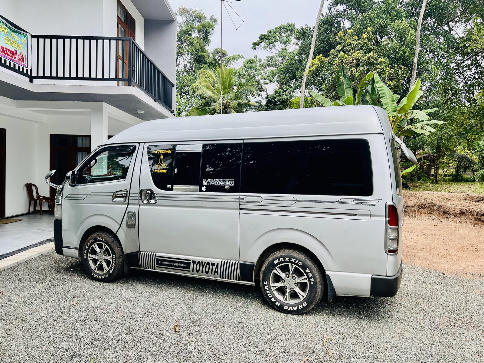 TOYOTA HIACE (KDH) VAN